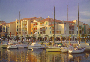 Port Argeles avec bars et restaurants.